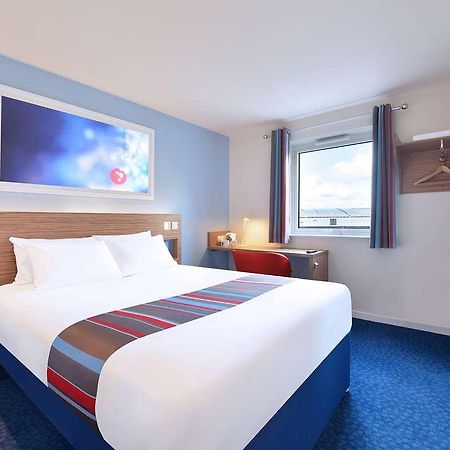 Travelodge Redhill Town Centre Room photo
